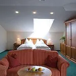 فندق Weisser Hirsch 4*