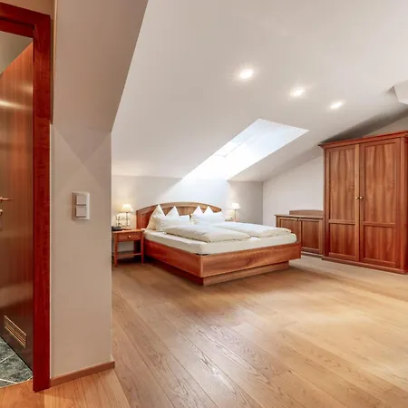 Seeböckenhotel Zum Weißen Hirschen Hotel 4*