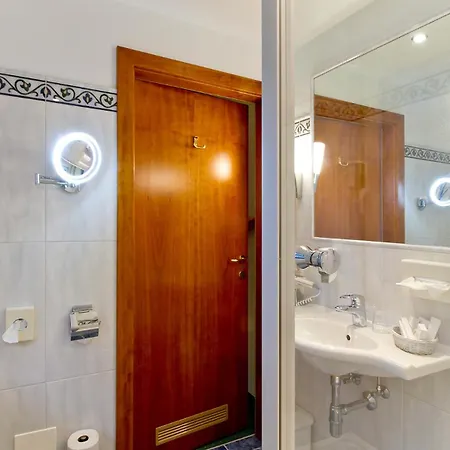 Seeböckenhotel Zum Weißen Hirschen 4*