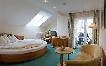 Weisser Hirsch Hotel 4*