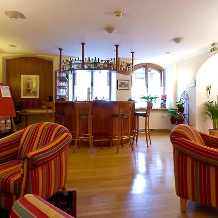 Weisser Hirsch Hotel 4*