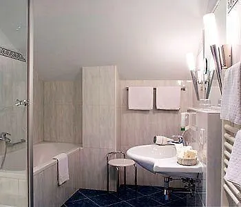 Hotel Weisser Hirsch 4*