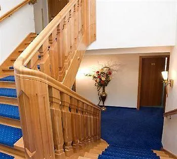 فندق Weisser Hirsch 4*