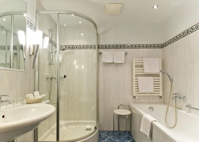 Weisser Hirsch Hotel