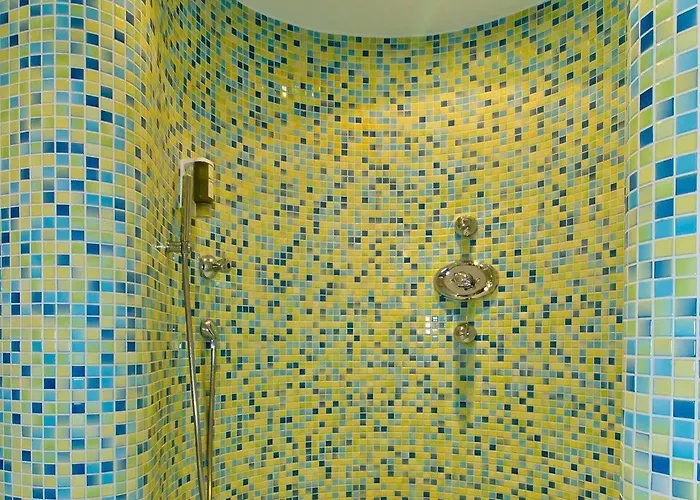 Hotel Weisser Hirsch 4*