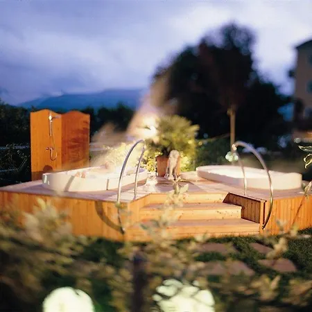 Weisser Hirsch Hotel 4*