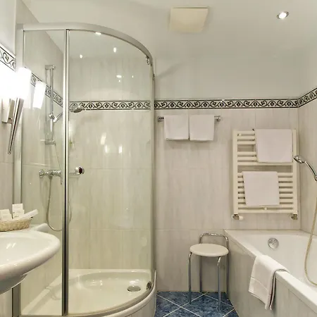 Weisser Hirsch Hotel