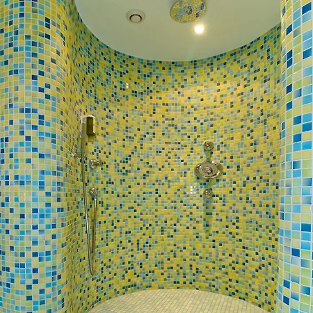 Hotel Weisser Hirsch 4*