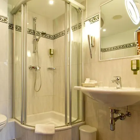 Weisser Hirsch Hotel 4*