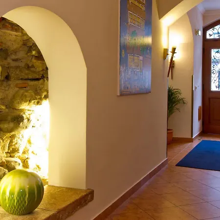 Hotel Weisser Hirsch 4*